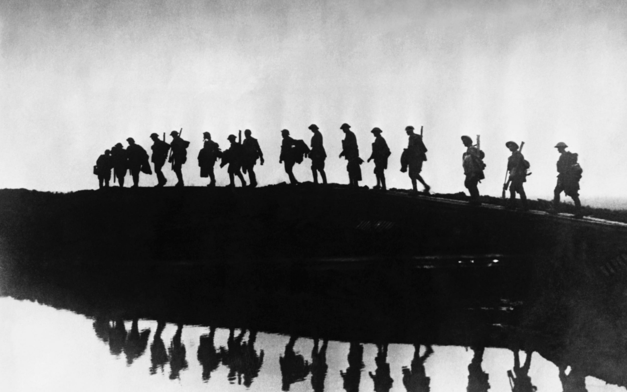WW1 soliders in silhouette