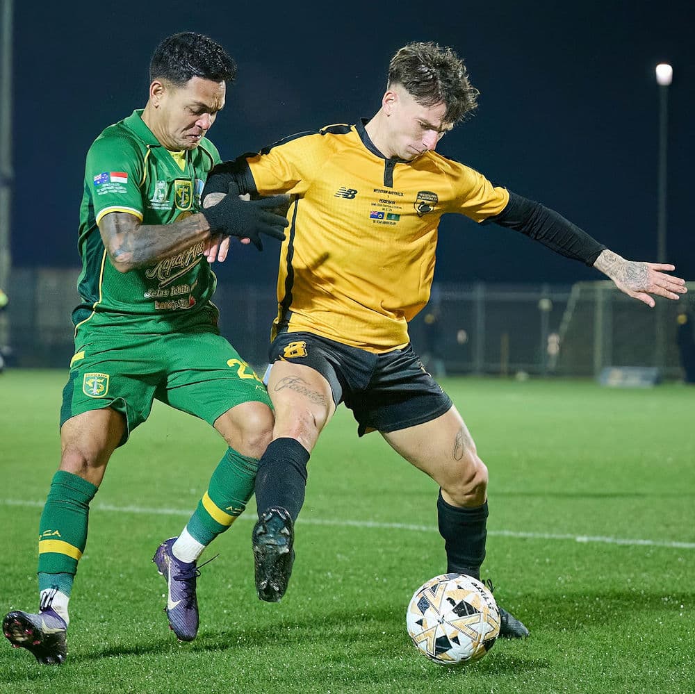 Sean McManus (West Australia) fends off Gali Freitas (Persebaya Surabaya)